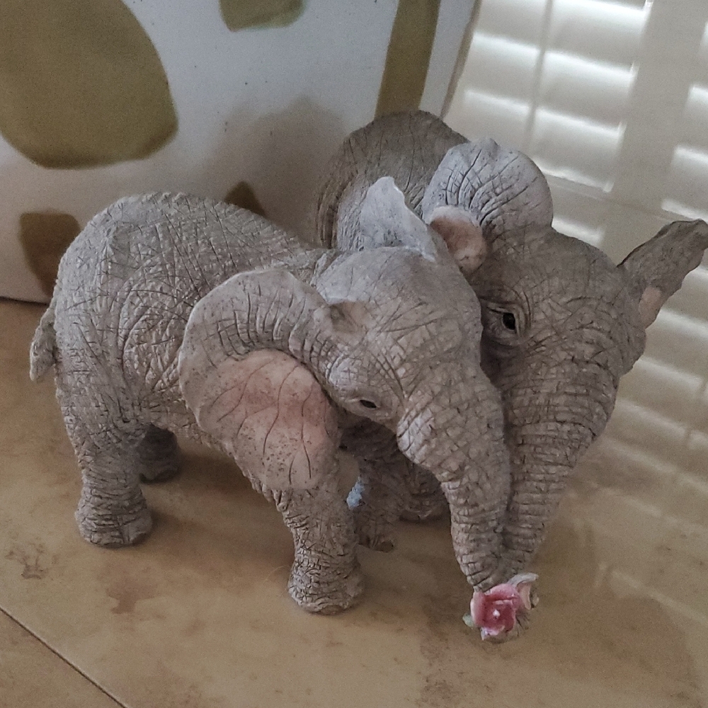 Lenox "In Love" Gray Elephants Sculpture